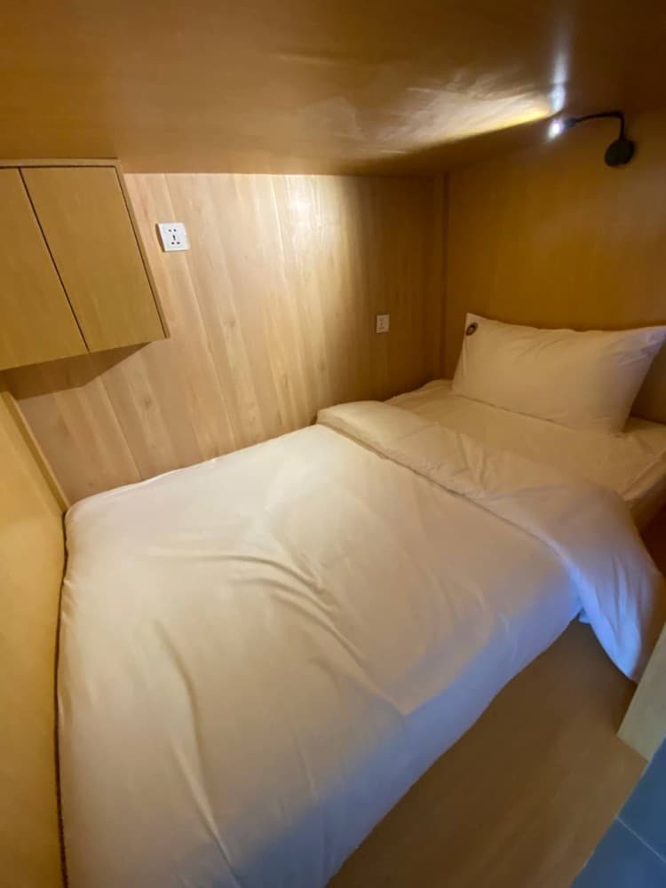 Standard 8-Bed Female Dorm