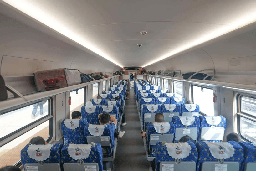 Luang Prabang to Vang Vieng Second Class Ticket — photo 2
