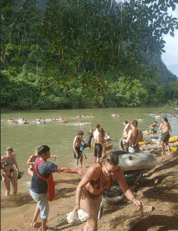 Vang Vieng Tipsy Tubing! — photo 7